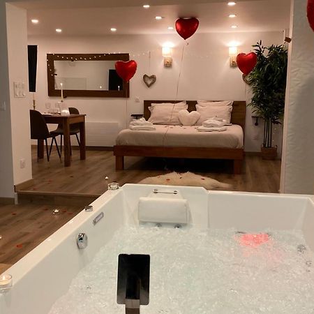 Love Room Unique - Sauna / Jacuzzi Charleville-Mezieres Exterior foto