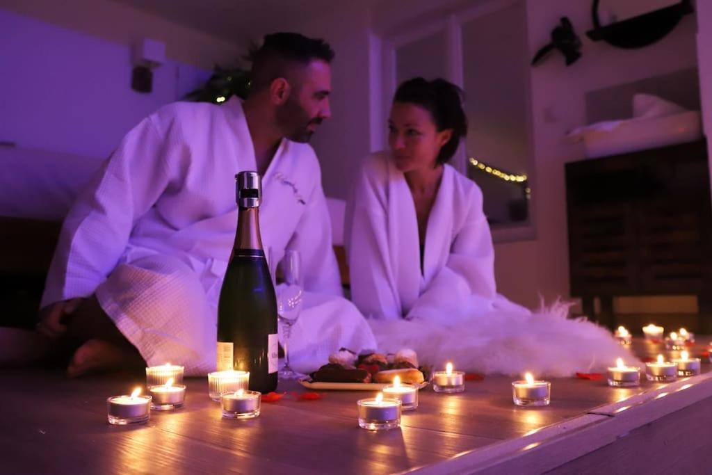 Love Room Unique - Sauna / Jacuzzi Charleville-Mezieres Exterior foto