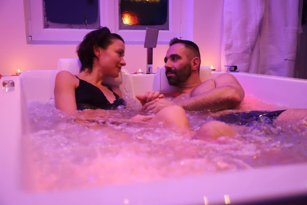 Love Room Unique - Sauna / Jacuzzi Charleville-Mezieres Exterior foto
